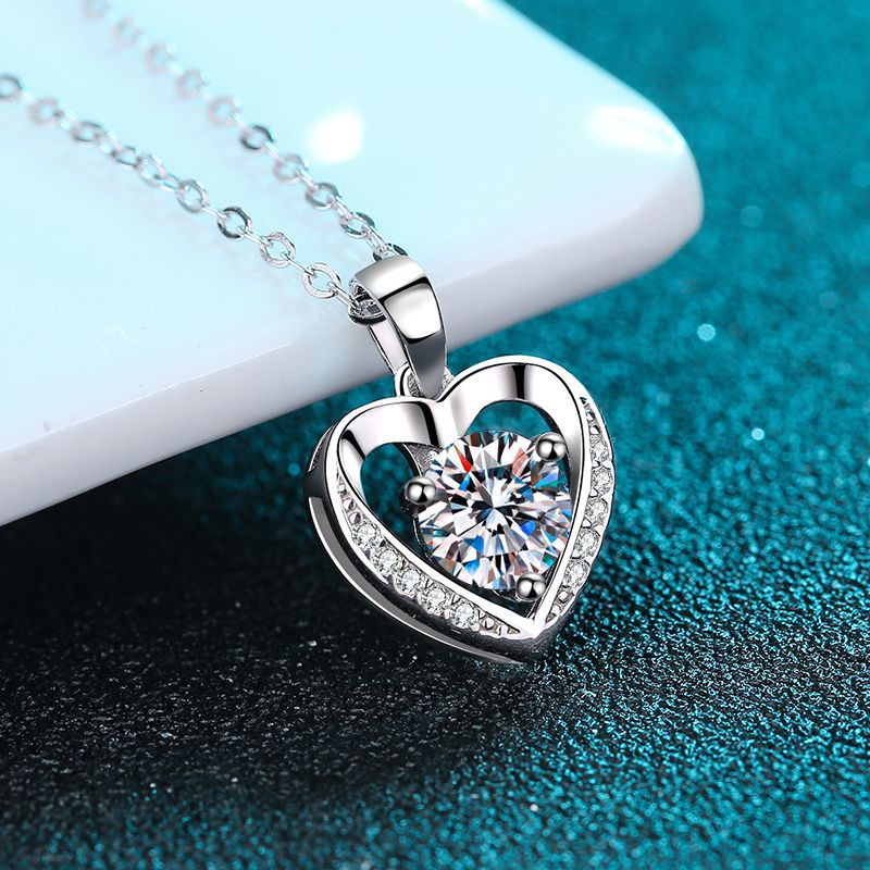 Collar con corazón de circón