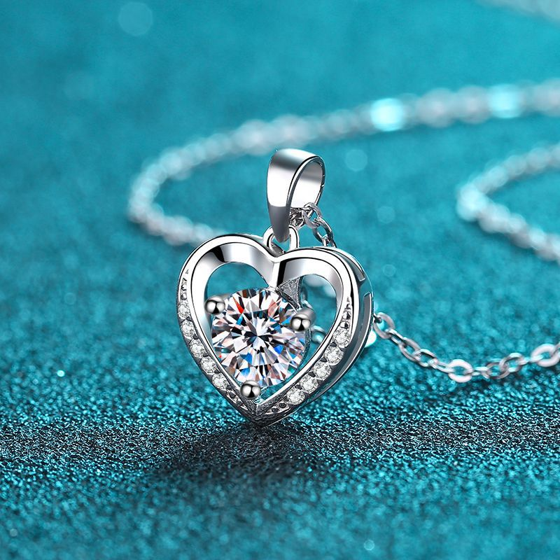 Collar con corazón de circón