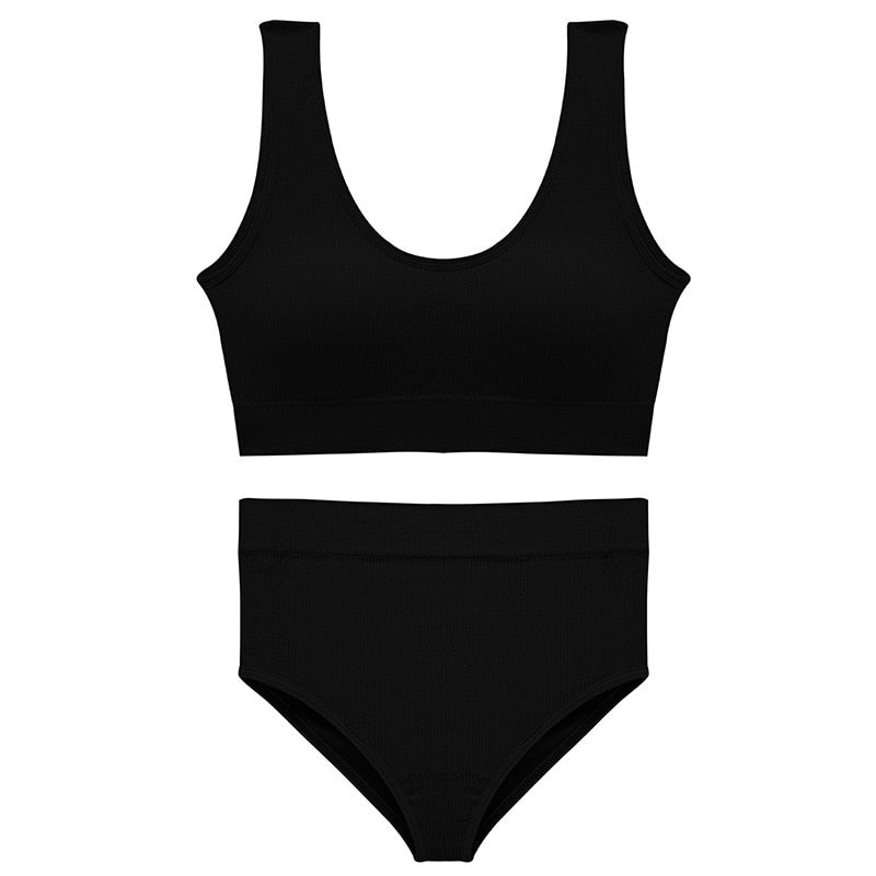 Conjunto deportivo con tirantes anchos