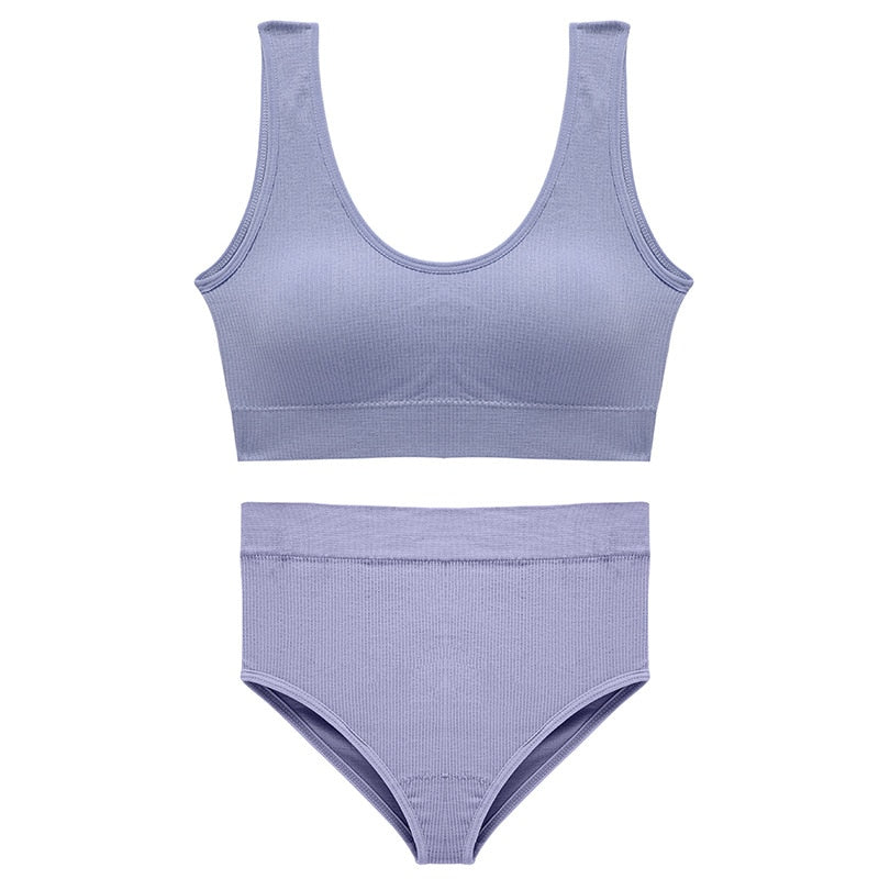 Conjunto deportivo con tirantes anchos