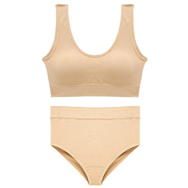 Conjunto deportivo con tirantes anchos
