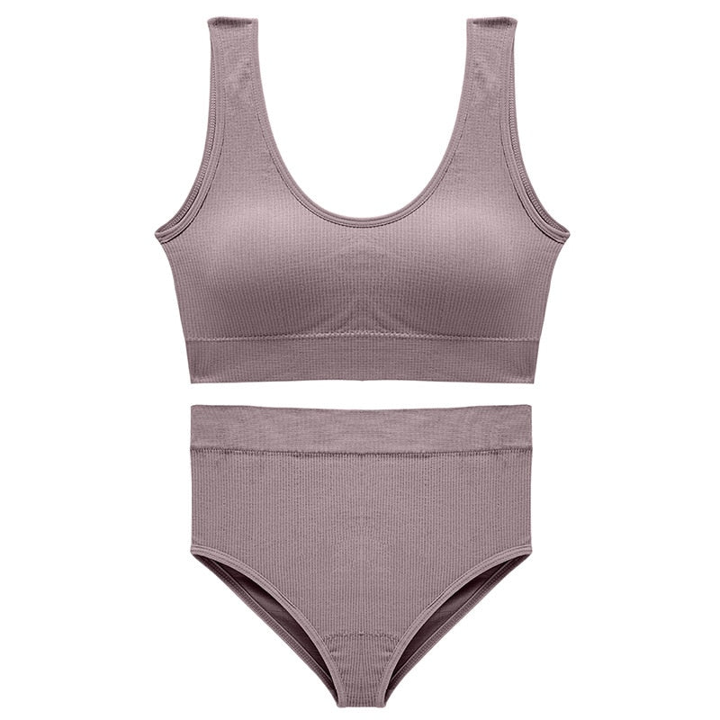 Conjunto deportivo con tirantes anchos