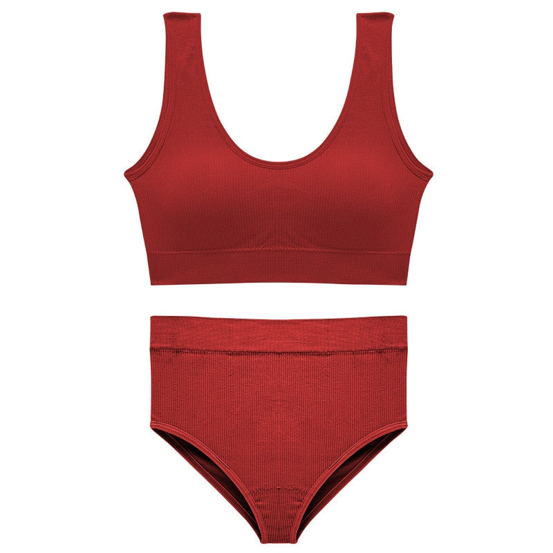 Conjunto deportivo con tirantes anchos