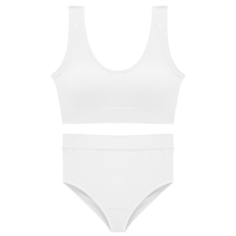 Conjunto deportivo con tirantes anchos